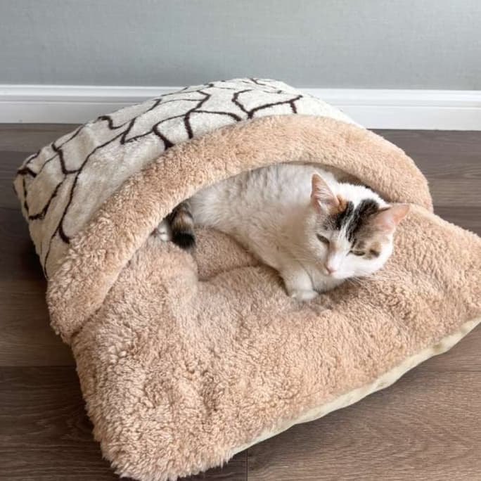 もこもこ包み込む猫ベッド
