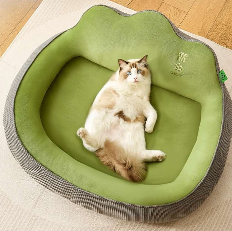 もこもこ包み込む猫ベッド 冬眠スタイル