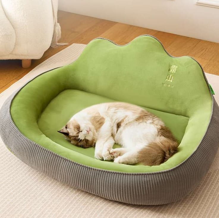 もこもこ包み込む猫ベッド 冬眠スタイル