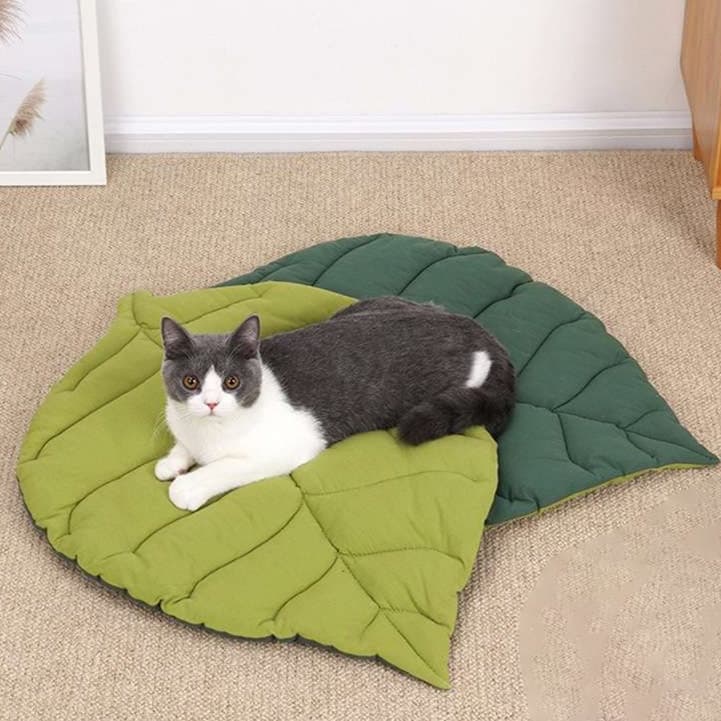 葉っぱ型ふわふわ猫ベッド